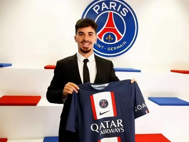 占据了全队 占据了全队